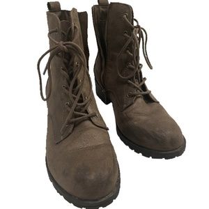 Suede boots
